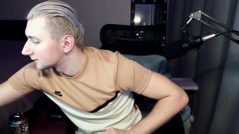 Snapshot of elvin_vaenight chatting on 21, 11, 2025 Elvin Vaenight online show from 21, 11, 2025