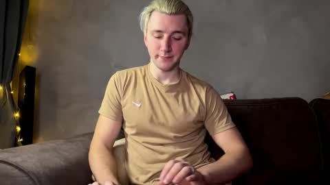 Snapshot of elvin_vaenight chatting on 27, 11, 2025 Elvin Vaenight online show from 27, 11, 2025