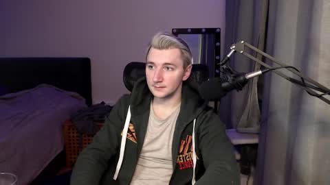 Snapshot of elvin_vaenight chatting on 29, 11, 2025 Elvin Vaenight online show from 29, 11, 2025