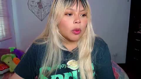 Snapshot of elymoon chatting on 17, 9, 2025 Ely online show from 17, 9, 2025