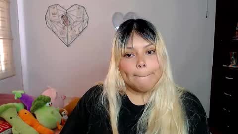 Snapshot of elymoon chatting on 1, 10, 2025 Ely online show from 1, 10, 2025