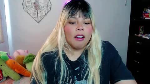 Snapshot of elymoon chatting on 14, 10, 2025 Ely online show from 14, 10, 2025