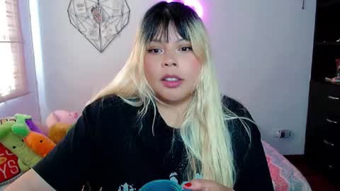 Snapshot of elymoon chatting on 23, 10, 2025 Ely online show from 23, 10, 2025