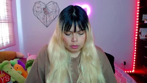 Snapshot of elymoon chatting on 6, 11, 2025 Ely online show from 6, 11, 2025