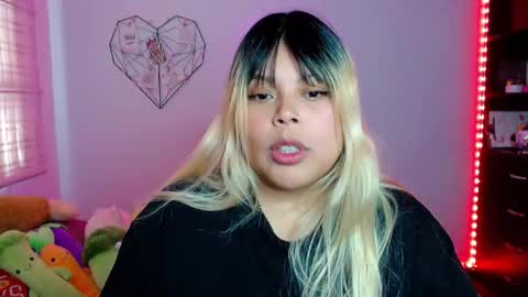 Snapshot of elymoon chatting on 20, 11, 2025 Ely online show from 20, 11, 2025