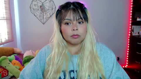 Snapshot of elymoon chatting on 24, 11, 2025 Ely online show from 24, 11, 2025