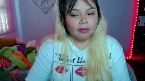 Snapshot of elymoon chatting on 4, 12, 2025 Ely online show from 4, 12, 2025