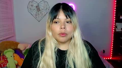 Snapshot of elymoon chatting on 20, 12, 2025 Ely online show from 20, 12, 2025