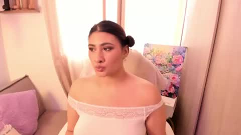 Snapshot of elyross_ chatting on 5, 7, 2026 Ross online show from 5, 7, 2026
