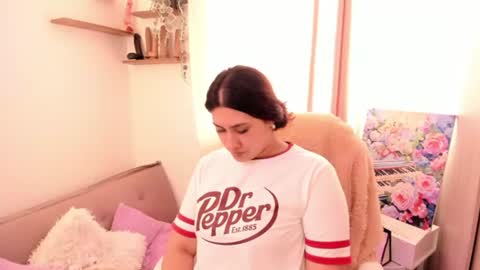 Snapshot of elyross_ chatting on 11, 7, 2026 Ross online show from 11, 7, 2026