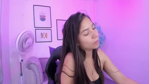 Ema louisx  online show from 4, 12, 2024