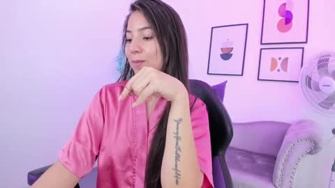 Ema louisx  online show from 14, 1, 2025