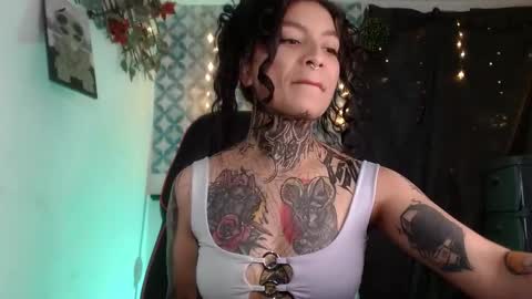 Snapshot of ema_ploxx chatting on 25, 9, 2025 ema_ploxx online show from 25, 9, 2025