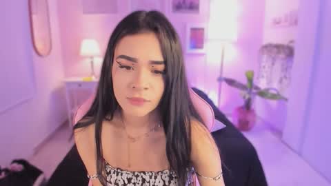 Snapshot of ema_soul chatting on 21, 11, 2025 emma soul online show from 21, 11, 2025