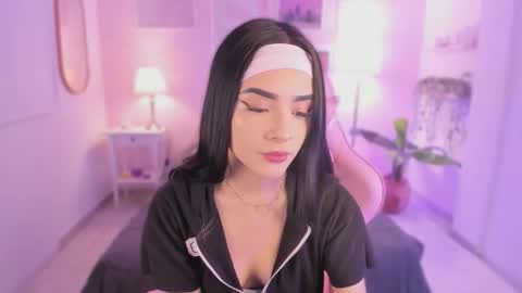 Snapshot of ema_soul chatting on 25, 11, 2025 emma soul online show from 25, 11, 2025