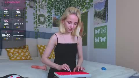 Snapshot of emacalim_ chatting on 10, 10, 2025 Emma online show from 10, 10, 2025