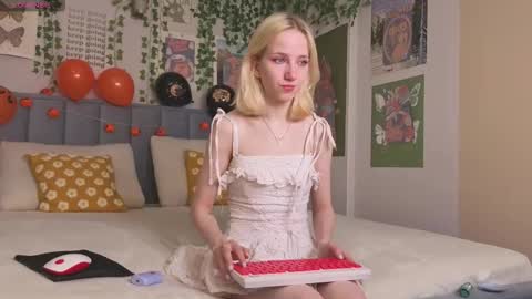 Snapshot of emacalim_ chatting on 26, 10, 2025 Emma online show from 26, 10, 2025