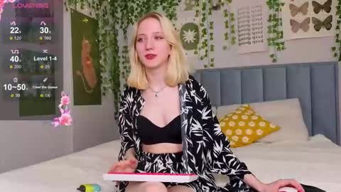 Snapshot of emacalim_ chatting on 5, 12, 2025 Emma online show from 5, 12, 2025