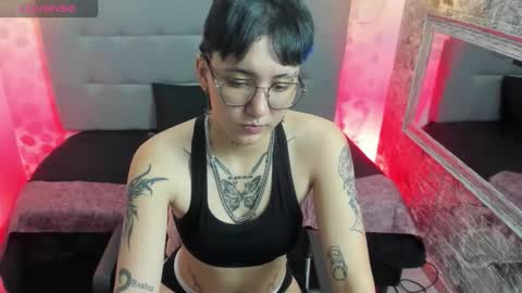 emahills__axelrose online show from 28, 9, 2025