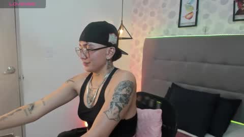 emahills__axelrose online show from 9, 11, 2025