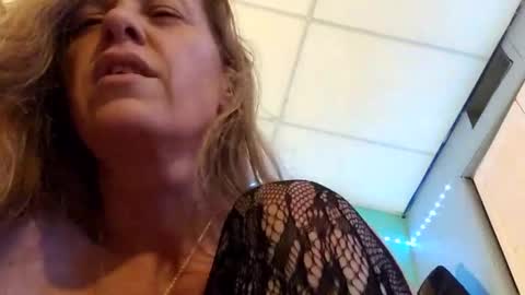 Snapshot of embershines chatting on 10, 1, 2026 Embershines online show from 10, 1, 2026