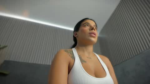 emelie_89 online show from 20, 4, 2026