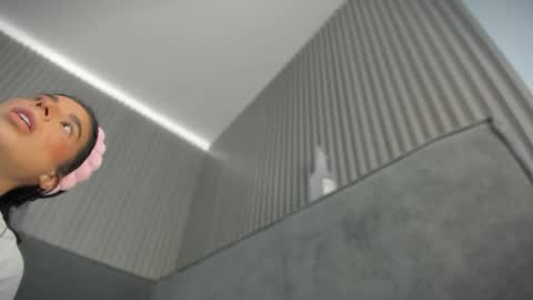 emelie_89 online show from 24, 4, 2026