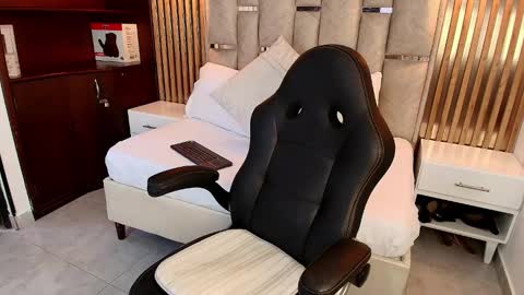 Emily  online show from 17, 9, 2025