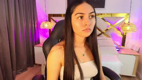 Snapshot of emelie_ch_ chatting on 21, 5, 2026 Emily online show from 21, 5, 2026