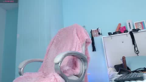 Snapshot of emerald_gh chatting on 14, 6, 2026 Danna online show from 14, 6, 2026