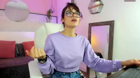 Snapshot of emeralda_co chatting on 28, 10, 2025 Esmeralda online show from 28, 10, 2025