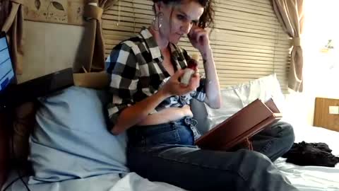 Snapshot of emi_dean87 chatting on 12, 7, 2026 Emi dean online show from 12, 7, 2026