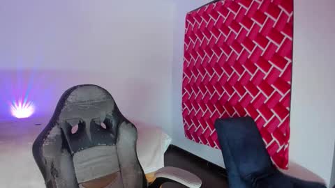 Snapshot of emiily15_ chatting on 8, 1, 2026 Emi online show from 8, 1, 2026