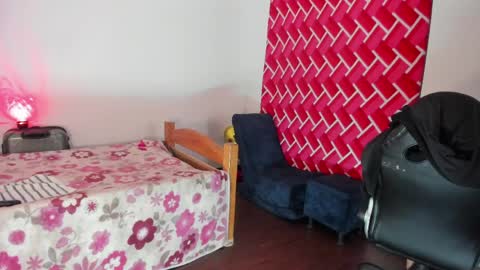 Snapshot of emiily15_ chatting on 24, 5, 2026 Emi online show from 24, 5, 2026