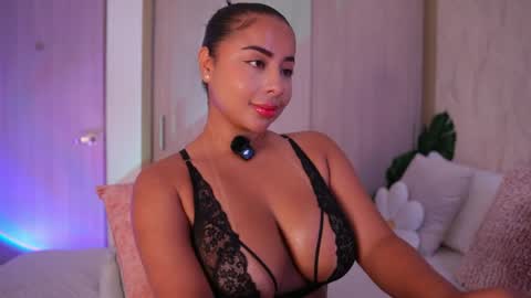 Snapshot of emiily_bell chatting on 16, 5, 2026 online show from 16, 5, 2026