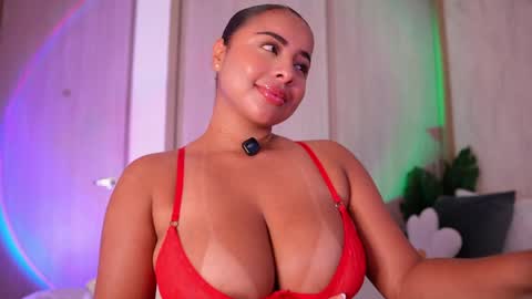Snapshot of emiily_bell chatting on 1, 6, 2026 online show from 1, 6, 2026