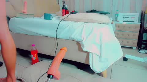 EmillySaenz online show from 31, 1, 2025