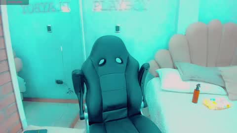 EmillySaenz online show from 22, 4, 2026