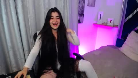 emilayton_ online show from 3, 12, 2024