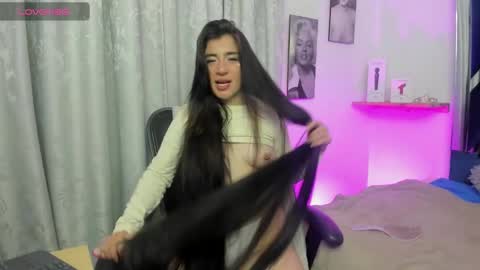 emilayton_ online show from 11, 1, 2025