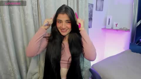 emilayton_ online show from 12, 1, 2025