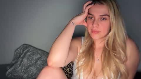 emilelovesyou online show from 19, 12, 2025