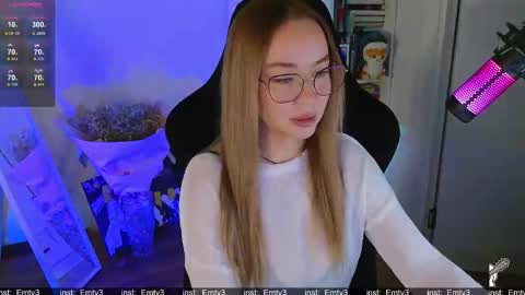 Snapshot of emili1_bc chatting on 3, 12, 2025 Emili online show from 3, 12, 2025