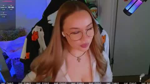 Snapshot of emili1_bc chatting on 18, 12, 2025 Emili online show from 18, 12, 2025