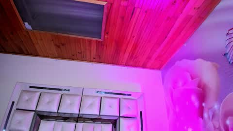 Emili clark  online show from 27, 11, 2025