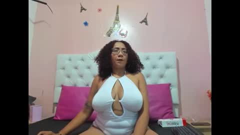 Snapshot of emili_cute1 chatting on 9, 5, 2026 emili cute1 online show from 9, 5, 2026
