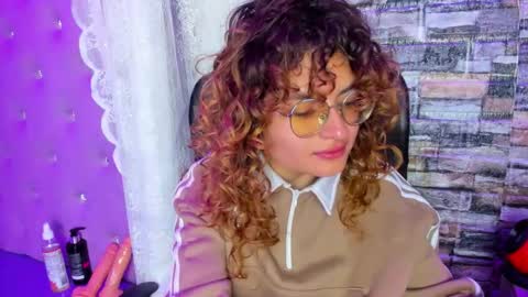 Snapshot of emili_rouse_ chatting on 15, 10, 2025 Emy online show from 15, 10, 2025