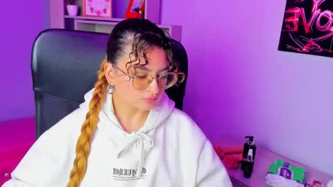 Snapshot of emili_rouse_ chatting on 22, 11, 2025 Emy online show from 22, 11, 2025