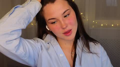 Snapshot of emilia_dream chatting on 16, 12, 2024 emilia_dream online show from 16, 12, 2024