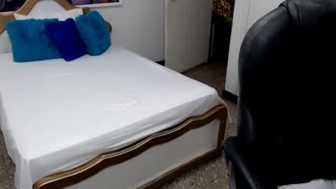 emiliaa_hot online show from 31, 7, 2026